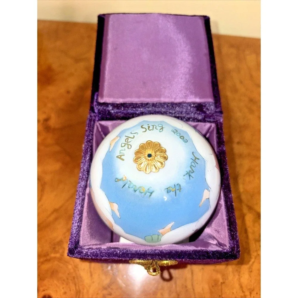 2002 Pier 1 Li Bien Hark The Herald Angels Sing Glass Ornament H99 w/ Box